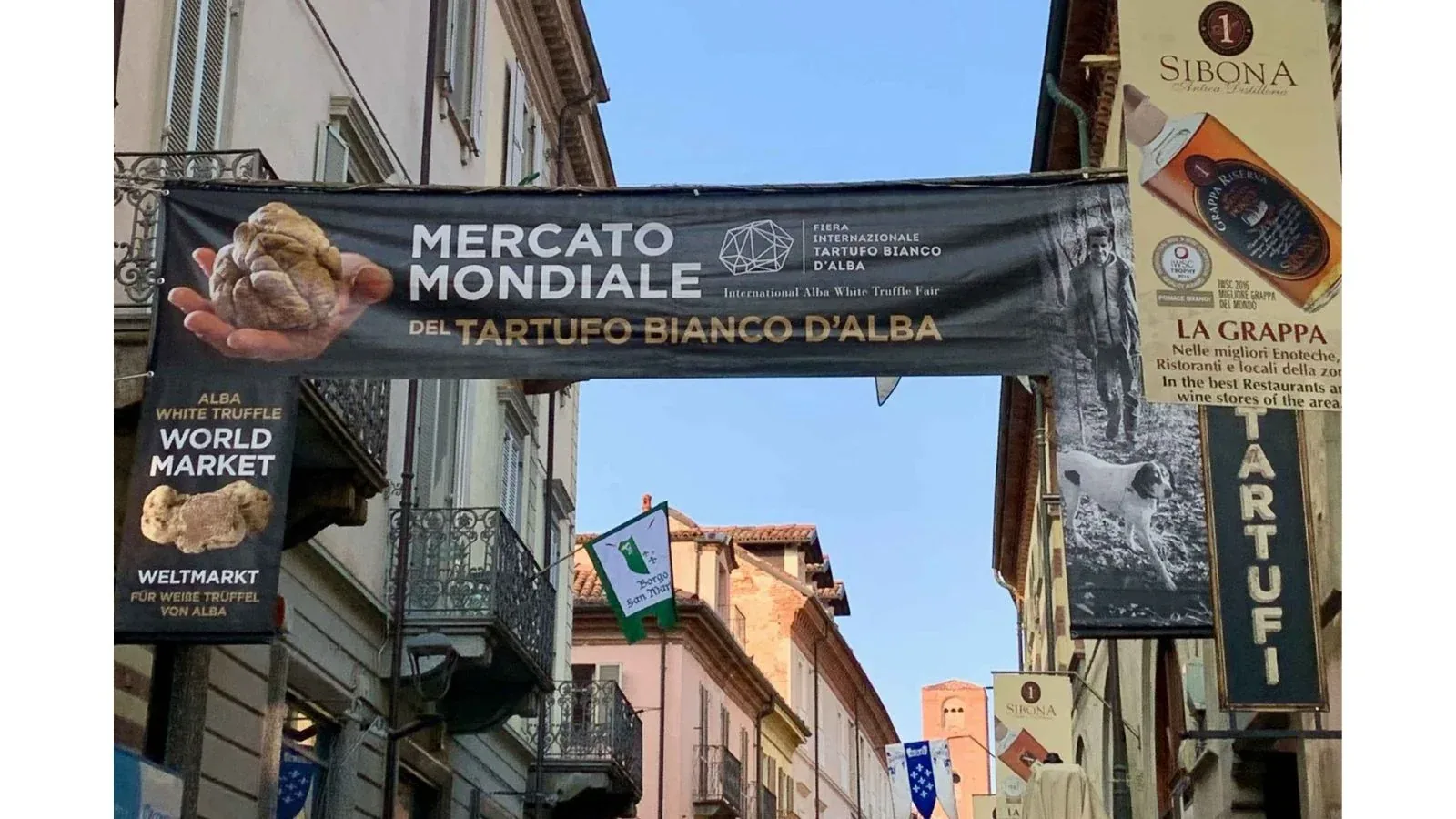 Mercato del Tartufo — La Morra (Piemonte)